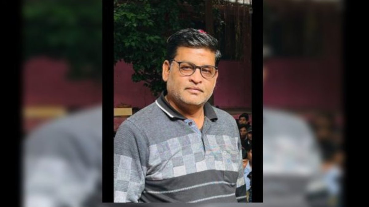 शिक्षक की साइलेंट अटैक से मौत: आंसर शीट जमा कराने के दौरान बिगड़ी तबीयत, अस्पताल पहुंचने से पहले तोड़ा दम
