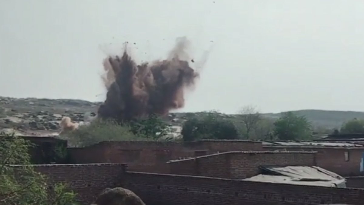 ये सरकारी काम है, कोई नहीं रोक सकता… नहर निर्माण कार्य में लापरवाही, ब्लास्टिंग से गरीब का आशियाना क्षतिग्रस्त, सरपंच ने लगाए गंभीर आरोप