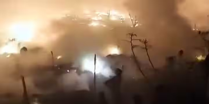 दिल्ली के शाहबाद डेयरी इलाके में लगी भीषण आग