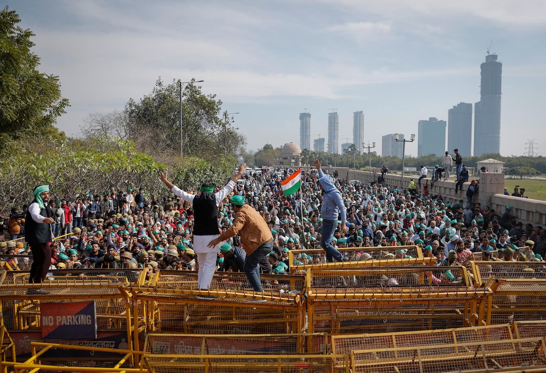 किसानों के मार्च को लेकर अंबाला के शंभू में पंजाब-हरियाणा सीमा सील, सड़क पर लगाई गई कील