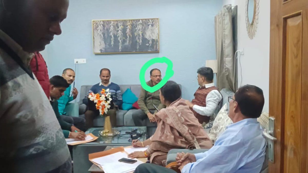लोकायुक्त टीम का छापा: 9 हजार की रिश्वत लेते रंगे हाथ पकड़ाया पटवारी, 31 हजार पहले दे चुका था शख्स