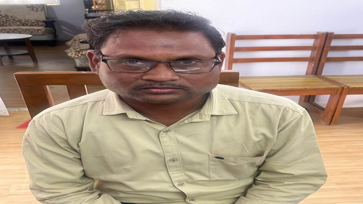 लोकायुक्त ने Lineman को किया गिरफ्तार, 20 हजार की रिश्वत लेते रंगे हाथ पकड़ा