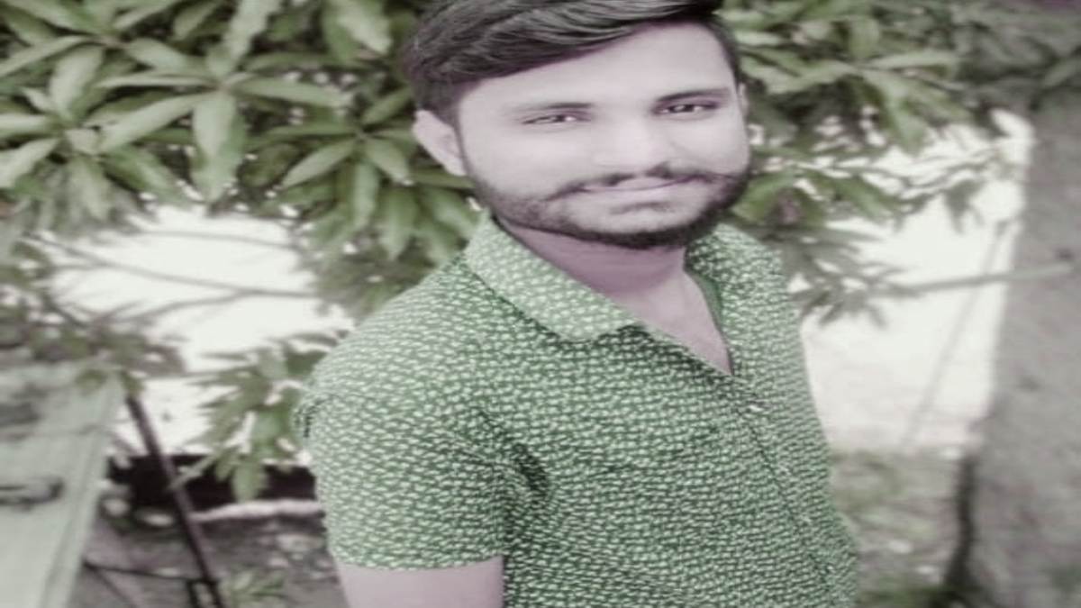 बारातियों ने की युवक की हत्या: बाइक से टक्कर लगने के कारण लात-घूसों से पीटा, परिजनों ने शव रखकर किया प्रदर्शन