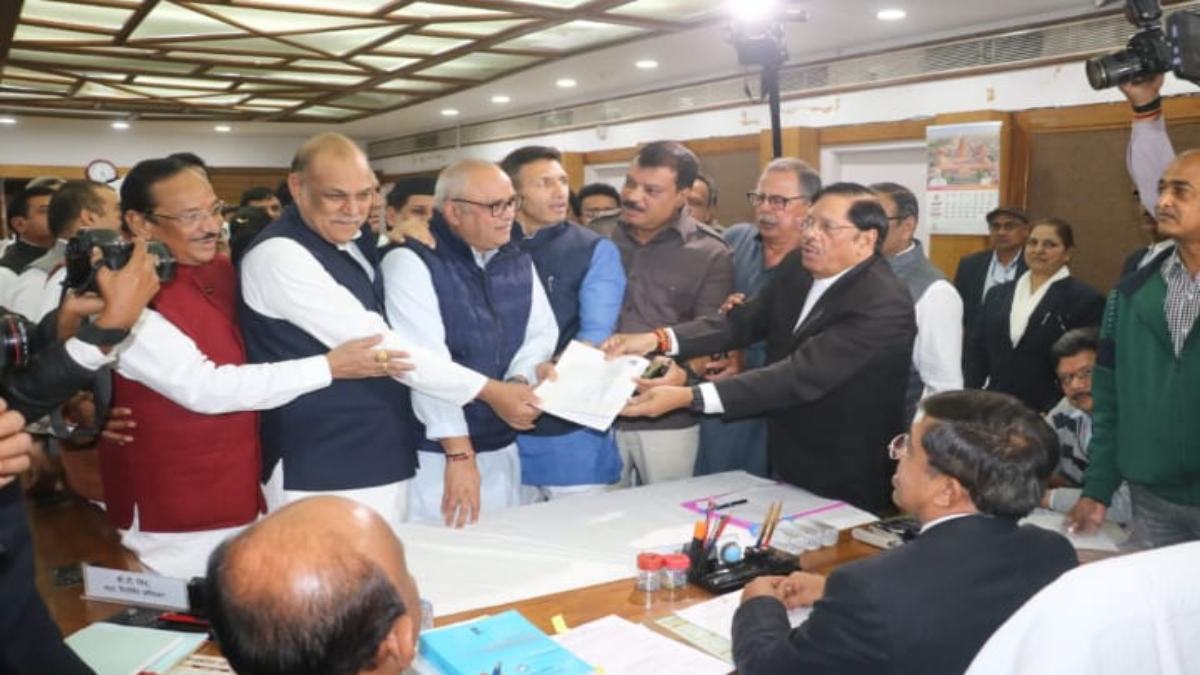 Rajya Sabha Elections: कांग्रेस उम्मीदवार अशोक सिंह ने भरा नामांकन, PCC चीफ रहे मौजूद, नहीं आए कमलनाथ और दिग्विजय