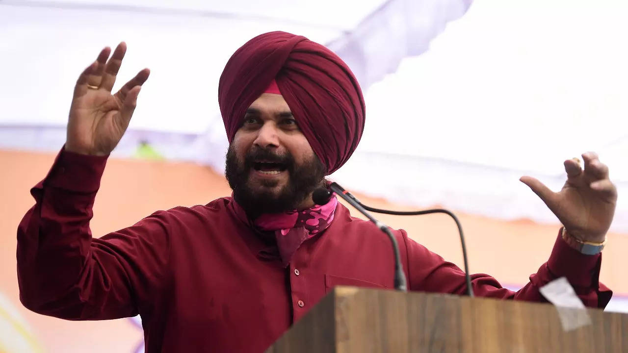 सिद्धू ने प्रदेश लीडरशिप पर फिर कसा तंज, X पर लिखा दोस्त अहबाब ने हरसुलूक मेरी उम्मीद के खिलाफ किया…