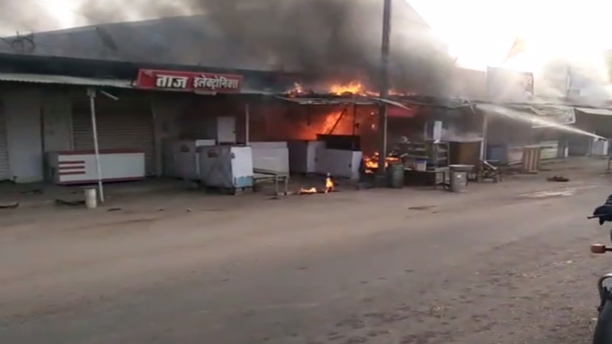 मिठाई दुकान में लगी भीषण आग: लाखों का सामान जलकर खाक, इस वजह से हुआ हादसा 