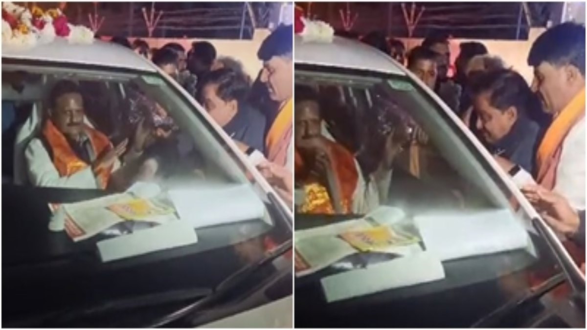 नेताओं की चरण वंदना करते नजर आए सरकारी अफसर, VIDEO वायरल  