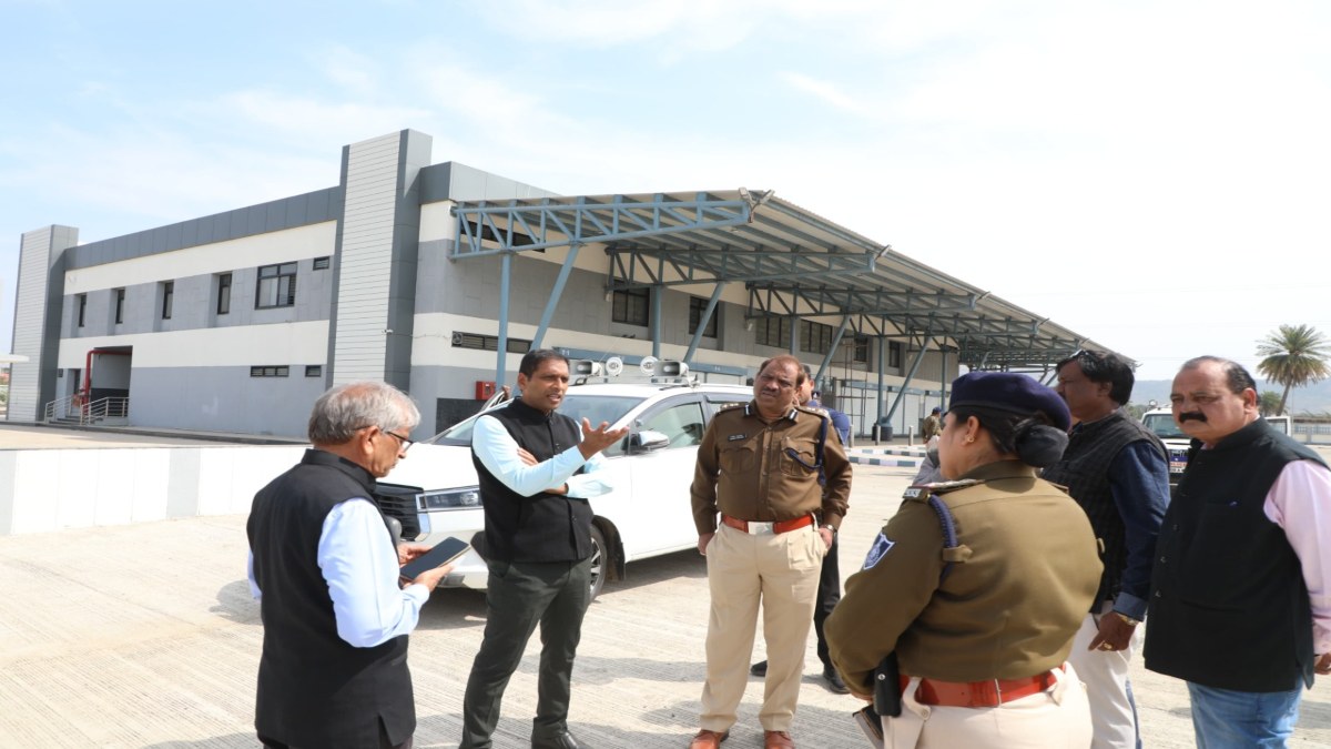 Indore News: अब नायता मुंडला से होगी बसें संचालित, कलेक्टर ने किया नए बस स्टैंड का निरीक्षण, कहा- यातायात में होगा सुधार 