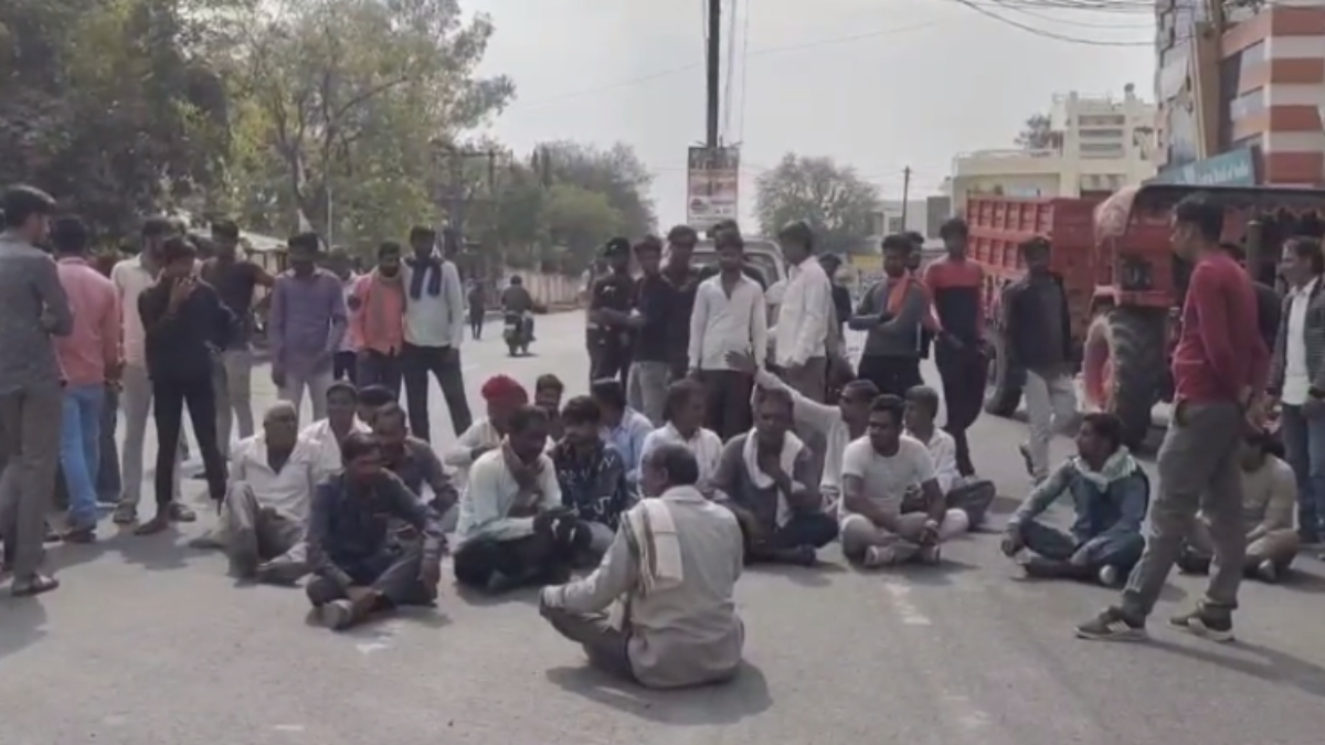 कृषि उपज मंडी में किसानों का हंगामा: किया चक्का जाम, आवागमन बाधित होने से लोग परेशान, जानें वजह