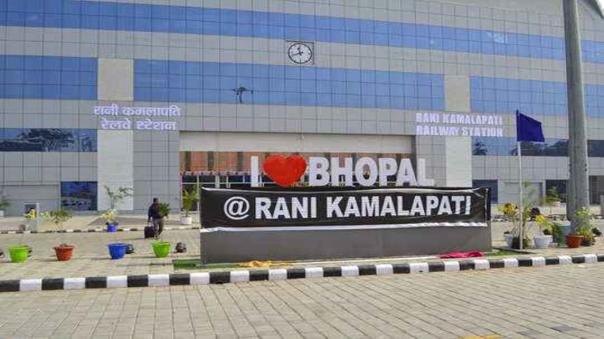रानी कमलापति रेलवे स्टेशन को नगर निगम का नोटिस: 72 लाख नहीं चुकाए तो बंद हो जाएगी यह सुविधाएं, यात्रियों की बढ़ सकती है परेशानी  