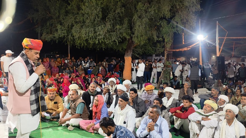 Rajasthan News: रात्रि चौपाल में शामिल हुए विधि एवं न्याय मंत्री जोगाराम पटेल