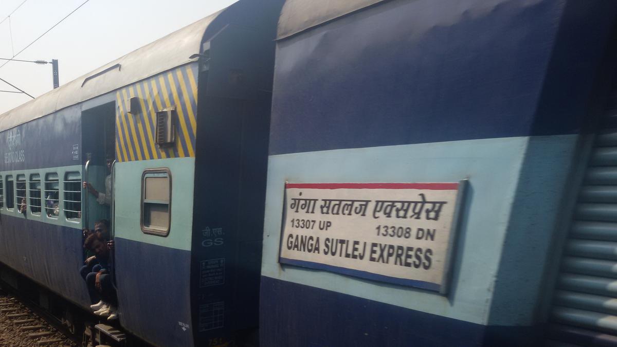 ट्रायल रन कंप्लीट, गंगा सतलुज एक्सप्रेस और पंजाब मेल ट्रेन इलेक्ट्रीफाइड ट्रैक पर दौड़ी