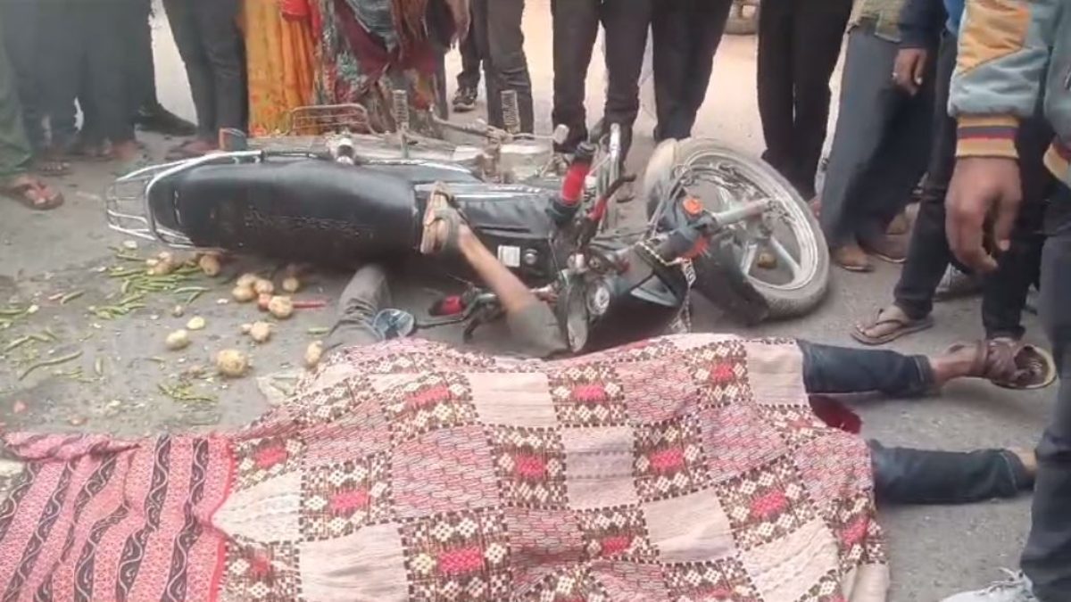 दर्दनाक सड़क हादसा: तेज रफ्तार ट्रक ने ससुर-दामाद को कुचला, मौके पर हुई मौत