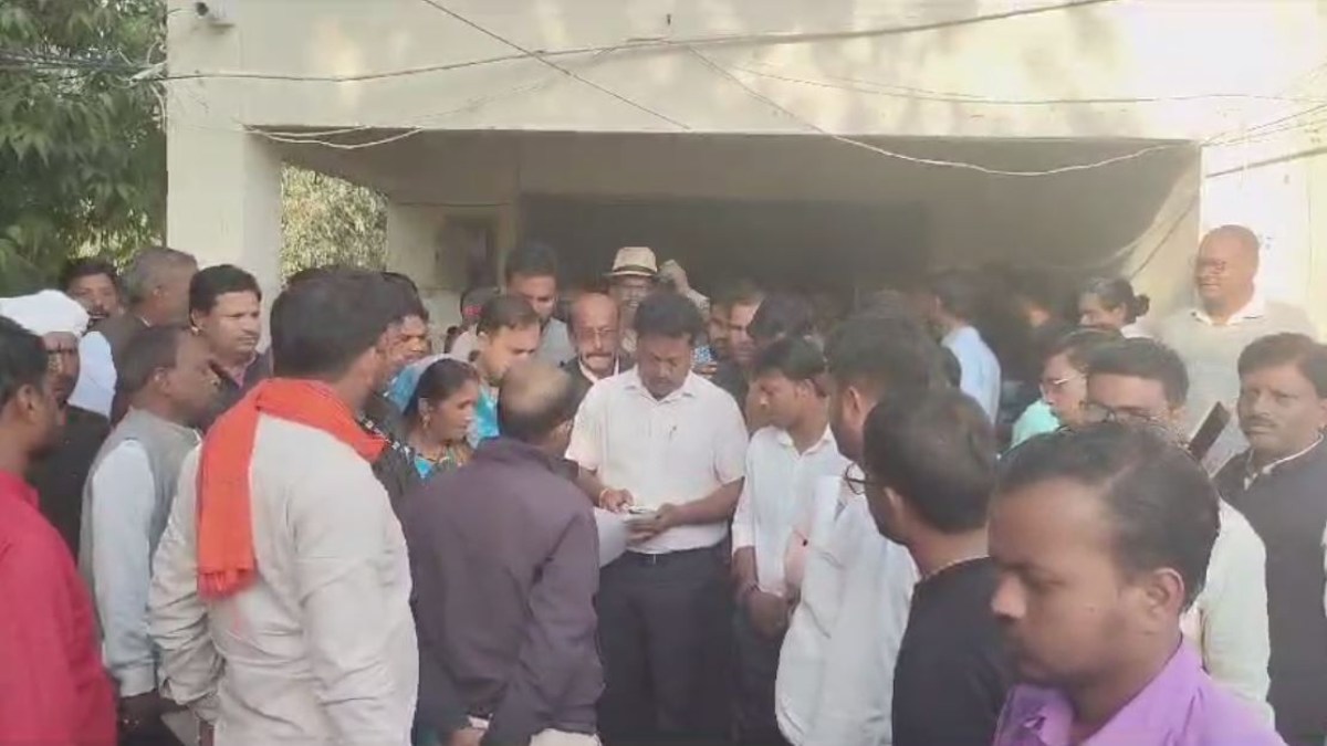 मानदेय नहीं मिलने से अतिथि शिक्षक आक्रोशित, विधायक को ज्ञापन सौंप काम बंद हड़ताल की दी चेतावनी