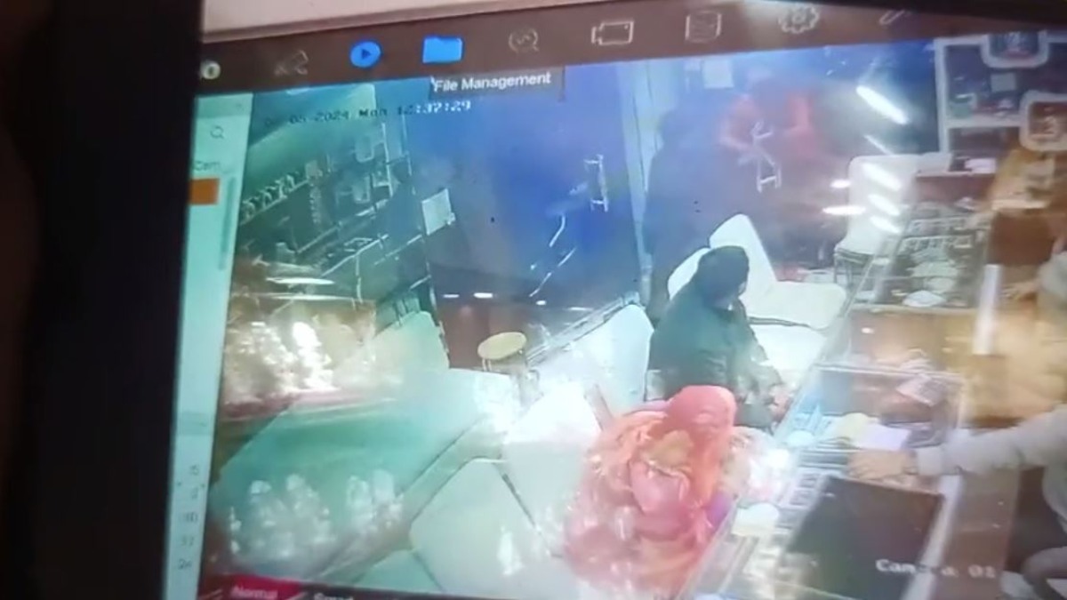 3 दिन पहले हुई लूट मामले में IG ने किया 30 हजार का इनाम घोषित, इधर व्यापारियों ने पुलिस को दी ये चेतावनी