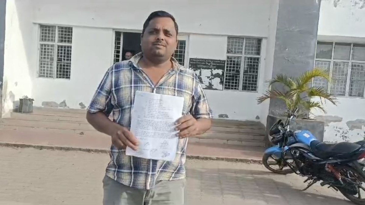 RTO की प्रताड़ना से तंग आकर बस मालिक ने दी आत्मदाह की चेतावनी, CM से शिकायत के बाद भी नहीं हुई सुनवाई