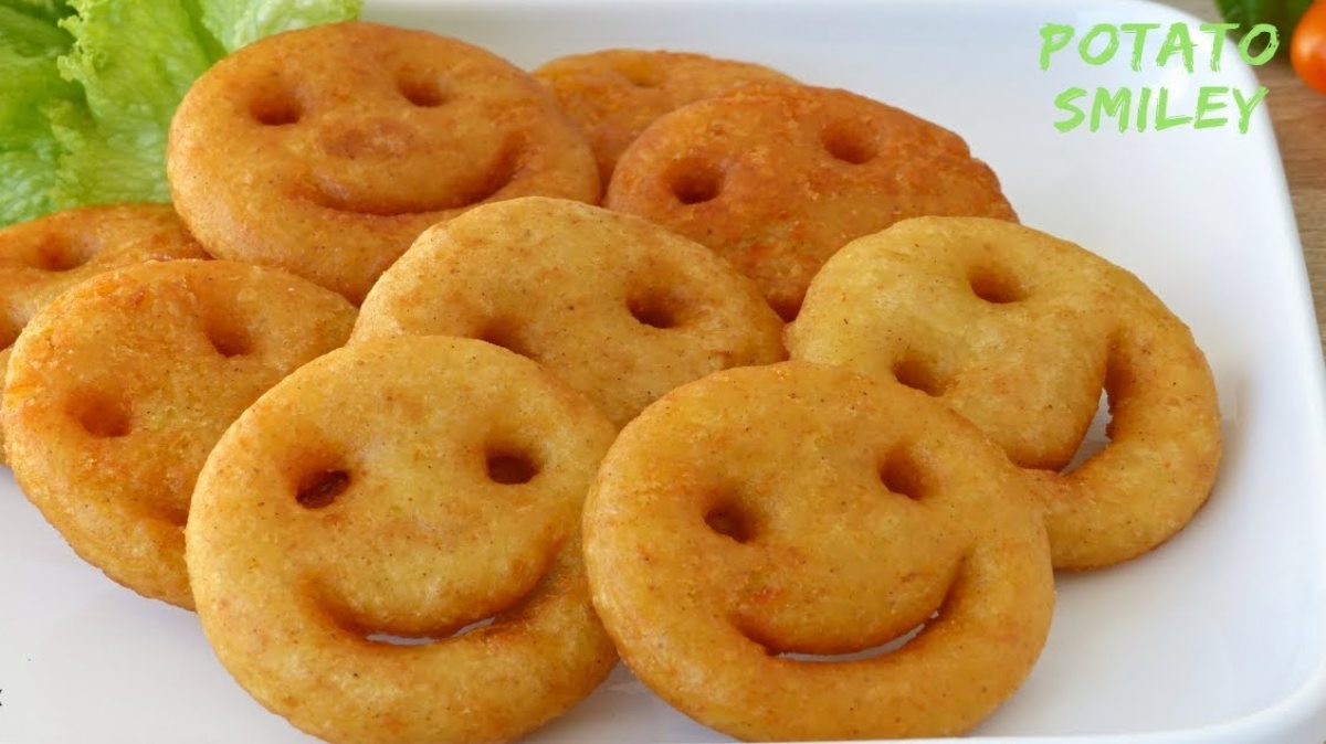 Potato Smiley Recipe: बच्चों को खूब पसंद आता है पोटेटो स्माइली, घर पर बनाएं बड़ी आसानी से