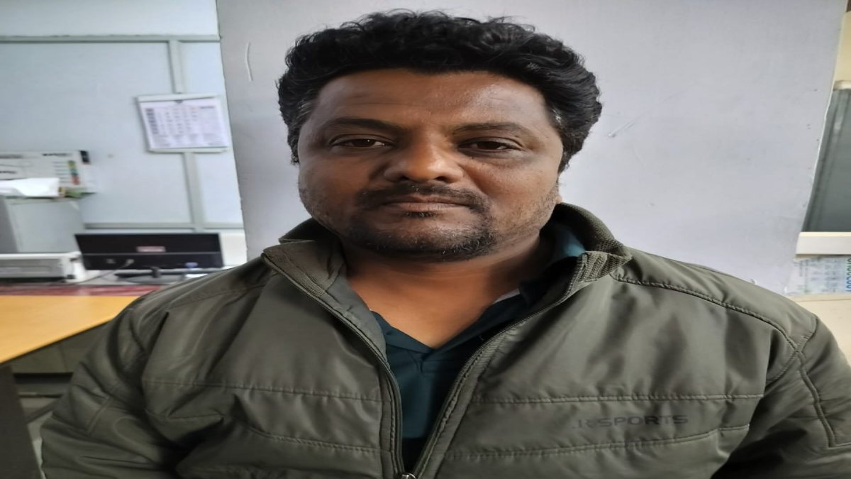 IAS अधिकारी के फर्जी व्हाट्सएप चैट का मामला: पुलिस ने एक आरोपी को किया गिरफ्तार, इस तरह तैयार किया नकली Whatsapp Chat का स्क्रीनशॉट