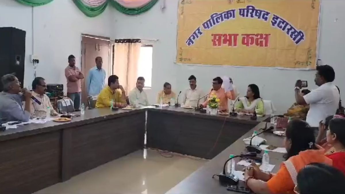 ‘अध्यक्ष जी नई नवेली दुल्हन की तरह है’: कांग्रेस पार्षद ने प्रस्ताव का पर्चा फाड़कर फेंका, ये है पूरा मामला