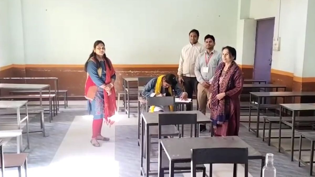 858 स्टूडेंट्स वाले परीक्षा केंद्र में पेपर देने पहुंची केवल एक छात्रा, जानिए क्या है मामला
