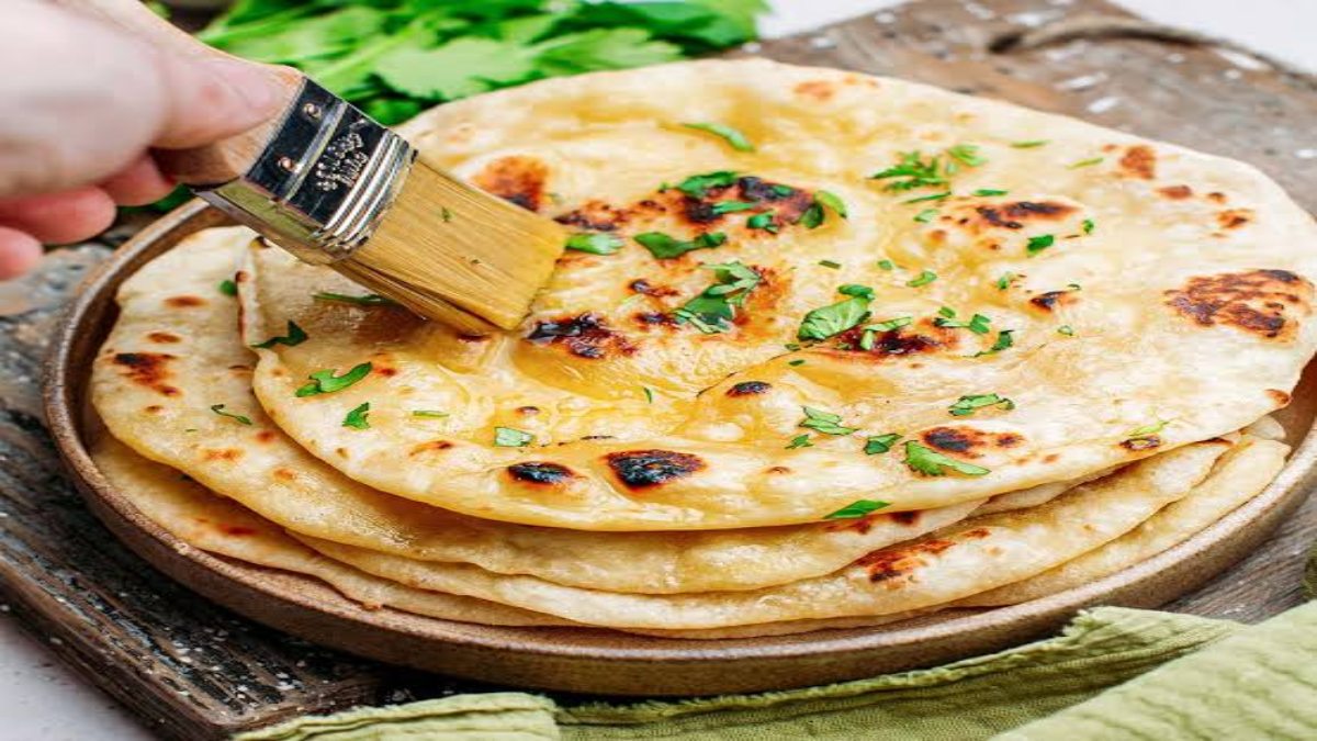 Butter Naan Recipe: घर और तवे में बनाएं बटर नान, गरमागरम पनीर की सब्जी के साथ परोसें…