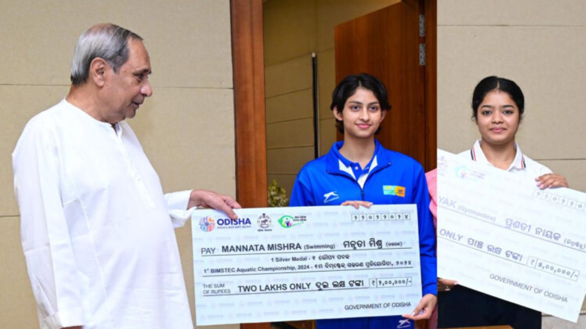 Odisha News: मुख्यमंत्री नवीन पटनायक ने अंतर्राष्ट्रीय पदक विजेता जिमनास्ट प्रणति नायक और स्वीम्मर मन्नाता मिश्र को किया सम्मानित…