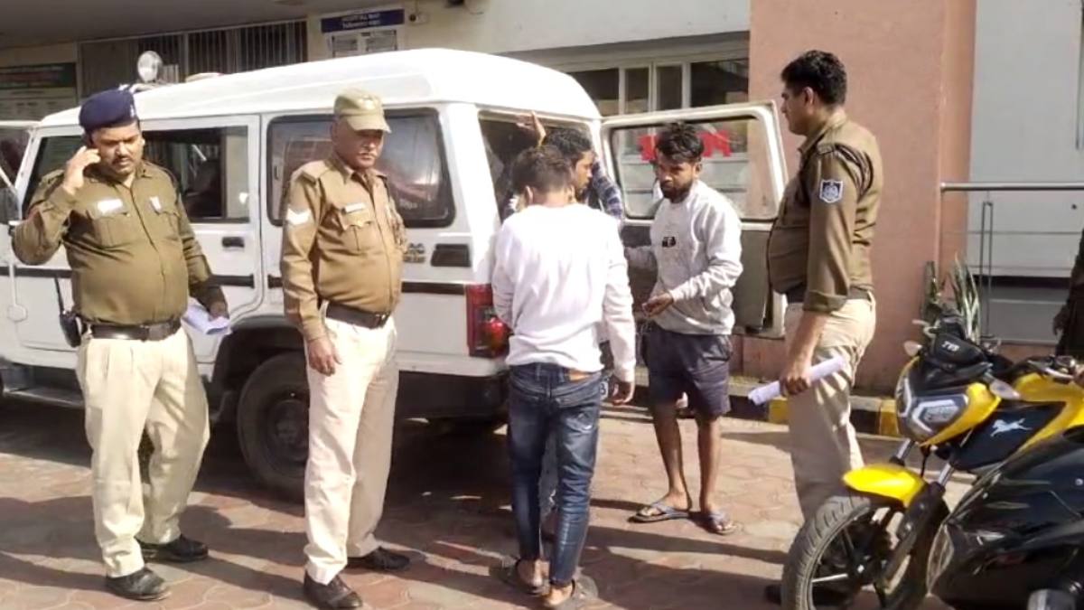 पुलिस की बड़ी कार्रवाई:  कांबिंग गश्त के दौरान 74 फरार अपराधी गिरफ्तार, मेडिकल जांच के बाद भेजा जेल 