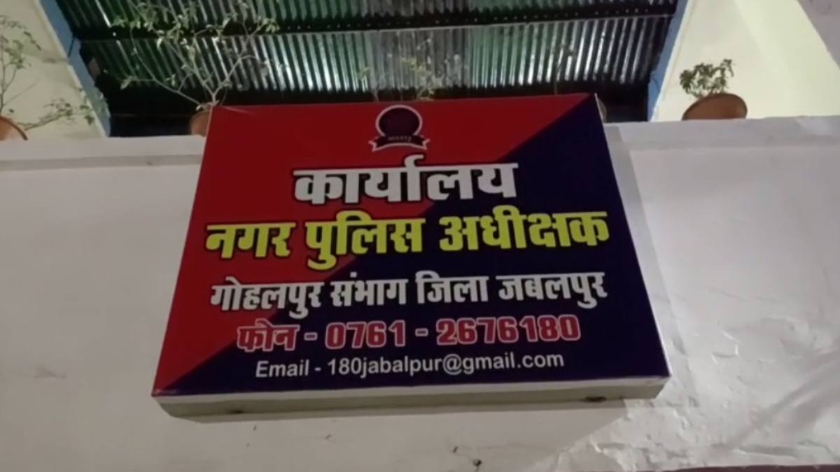 चेन स्नेचर चढ़ा पुलिस के हत्थेः सोने की चेन बरामद, लूट के बाद बदमाश हो गए थे फरार