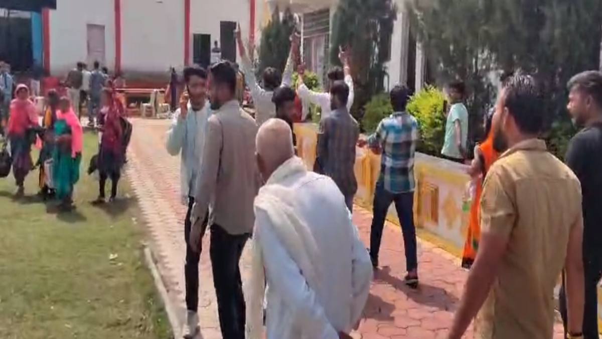 धर्मांतरण पर हंगामा: 600 आदिवासियों का करवाया जा रहा था धर्म परिवर्तन, हिंदू समाज ने बीच में रोका आयोजन
