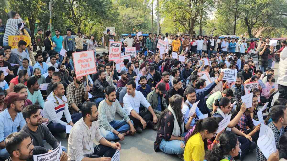 MPPSC स्टूडेंट्स का धरना समाप्त: आयोग को दिया 48 घंटे का अल्टीमेटम, कहा- तारीख नहीं बढ़ाई तो फिर शुरू करेंगे प्रदर्शन