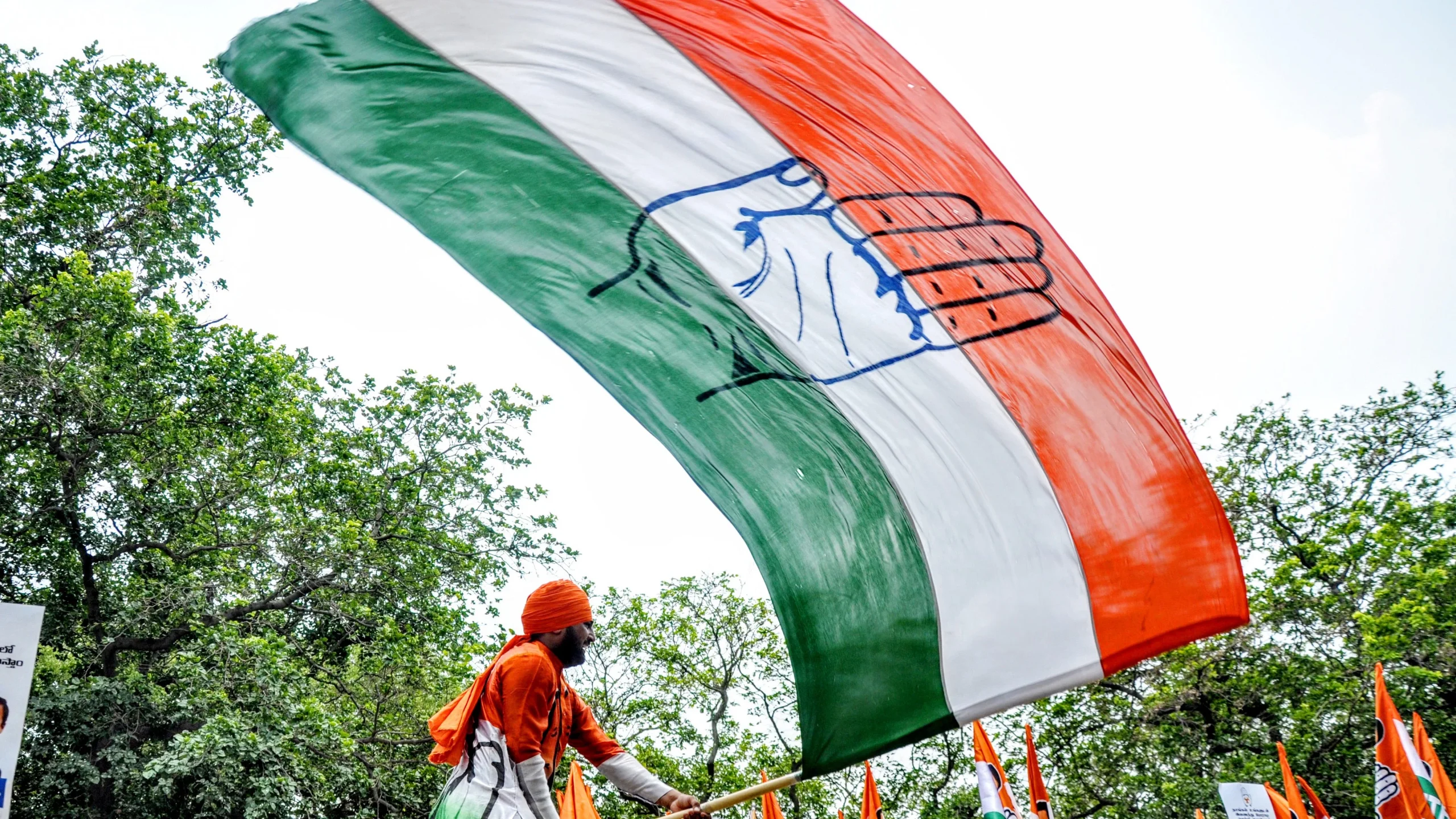 किसान आंदोलन : किसान आंदोलन में कूदी कांग्रेस पार्टी, कानूनी सलाह देने जारी किया टोल फ्री नंबर
