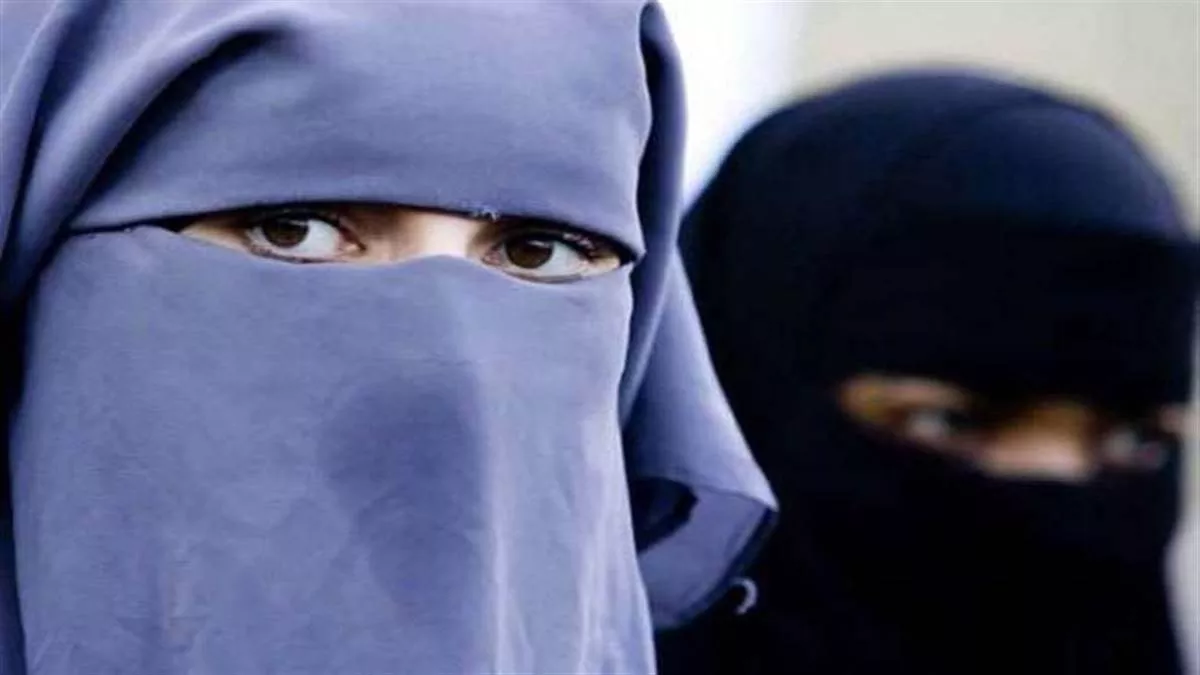 Rajasthan News: हिजाब पर प्रतिबंध की मांग कर अनशन पर बैठी मुस्लिम युवती