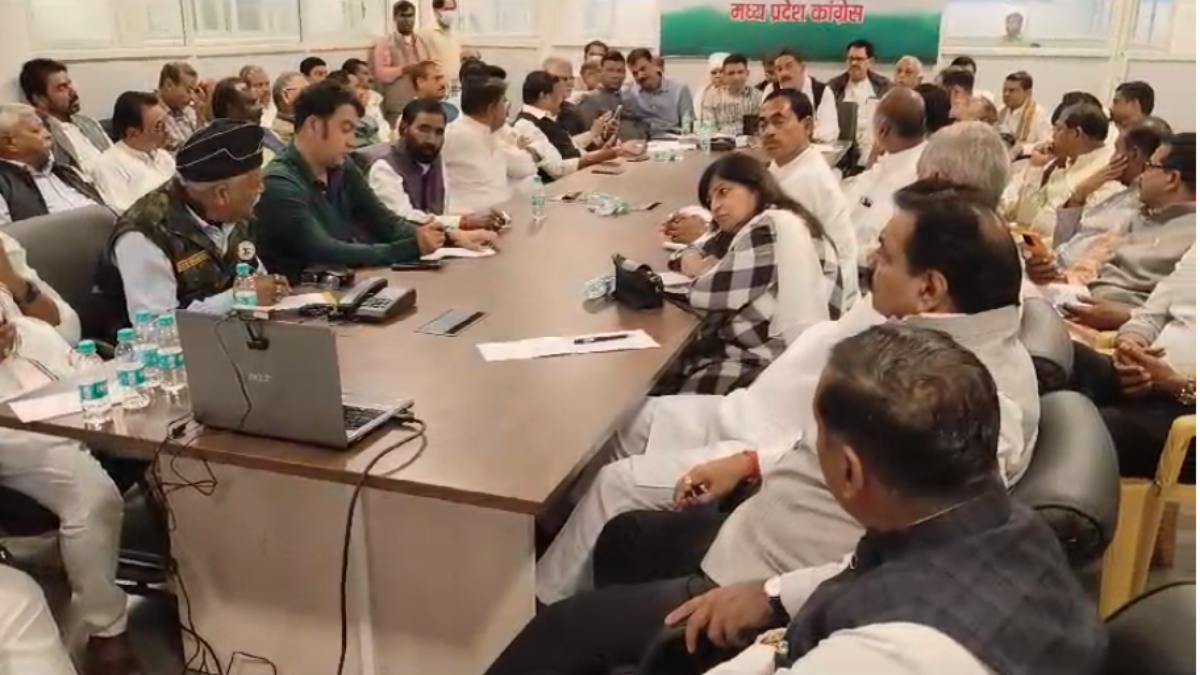 MP कांग्रेस की बैठक में कमलनाथ हुए शामिल: समर्थक विधायक रहे गायब, पूर्व मंत्री ने दी ये सफाई