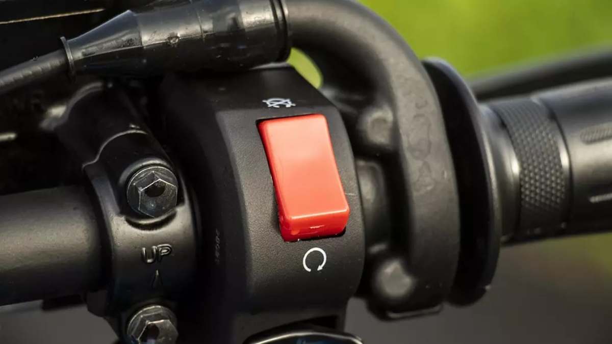 Bike Tips: समझदारी से करें बाइक के इस खास स्विच का उपयोग, जानें इसके इस्तेमाल का महत्व…