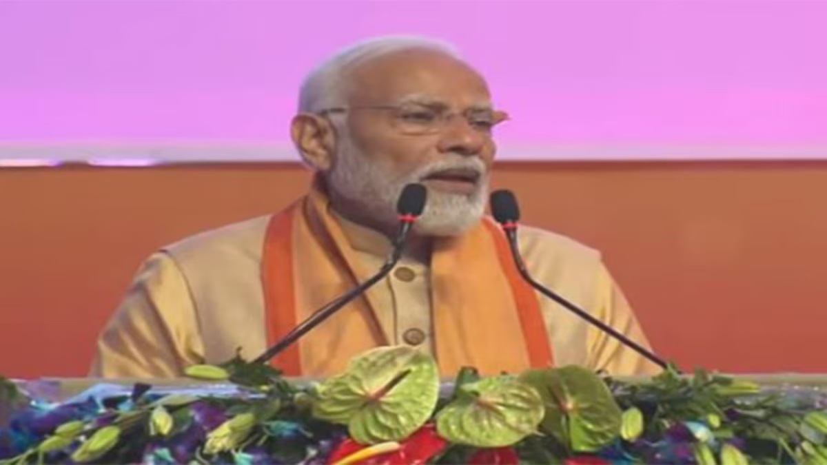 PM मोदी ने 10 लाख करोड़ की 14 हजार परियोजनाओं का किया शुभारंभ, कहा- UP में निवेश और नौकरियों का माहौल