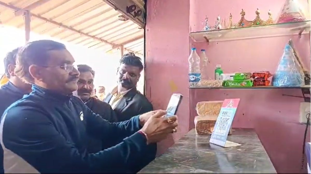 चाय की चुस्कीः चाय पीने के बाद BJP प्रदेश अध्यक्ष वीडी शर्मा ने मोबाइल से किया डिजिटल पेमेंट, देखें वीडियो