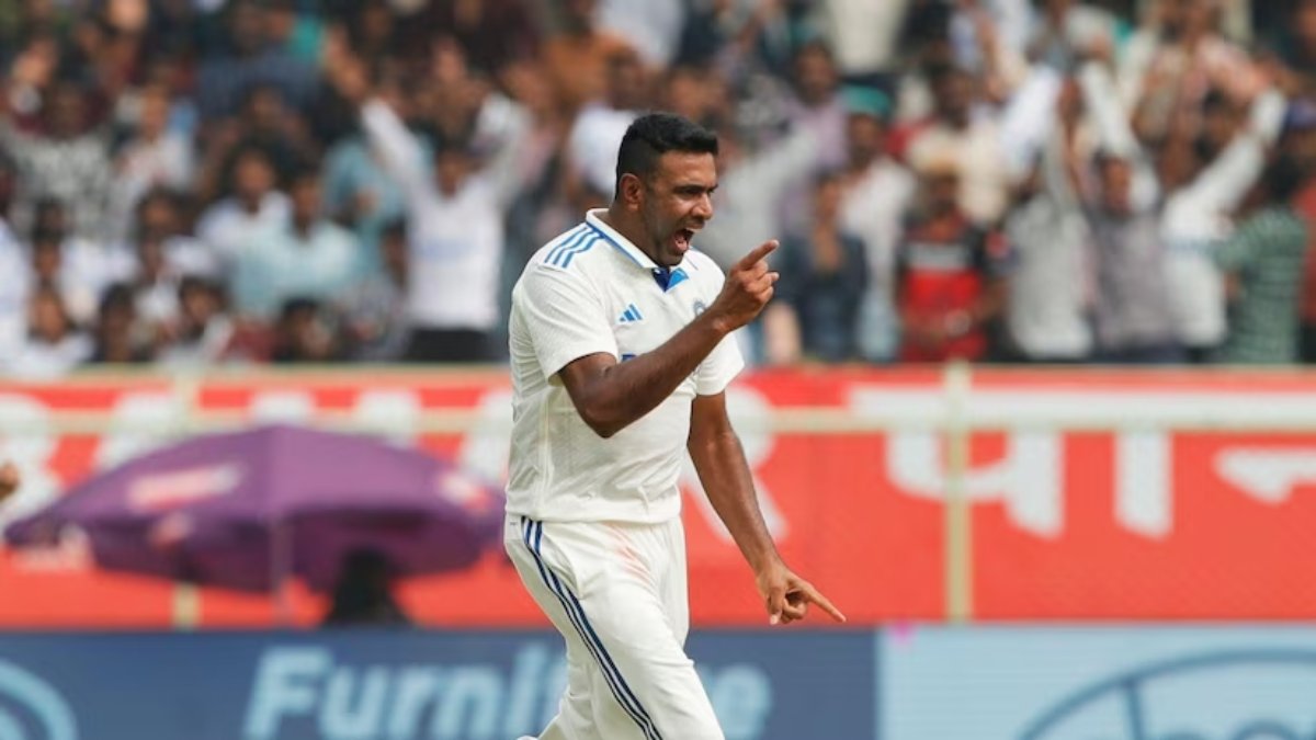 IND vs ENG: भारतीय सरजमीं पर Ashwin ने मचा दिया कोहराम, इस दिग्गज खिलाड़ी के महारिकार्ड को कर दिया ध्वस्त…