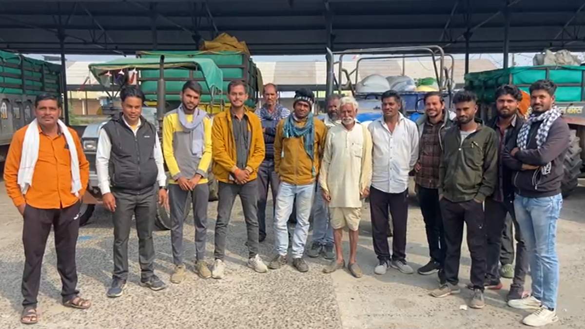 भारत बंद पर सियासत: बीजेपी बोली- किसान लगा है देश की उन्नति में, कांग्रेस ने कहा- सरकार किसान विरोधी, ग्वालियर में संयुक्त किसान मोर्चा ने दिया धरना
