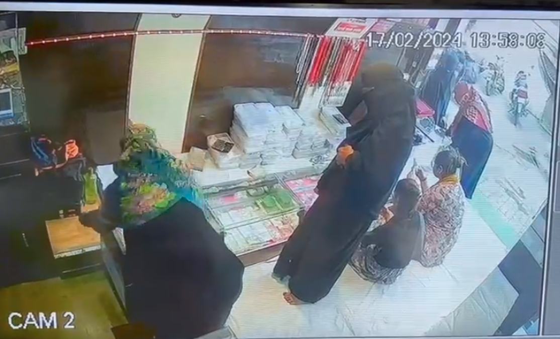 दुकानदार को बातों में उलझाकर पार किए गहने: बुर्का पहनकर आई थी 4 महिलाएं, CCTV में कैद हुई वारदात