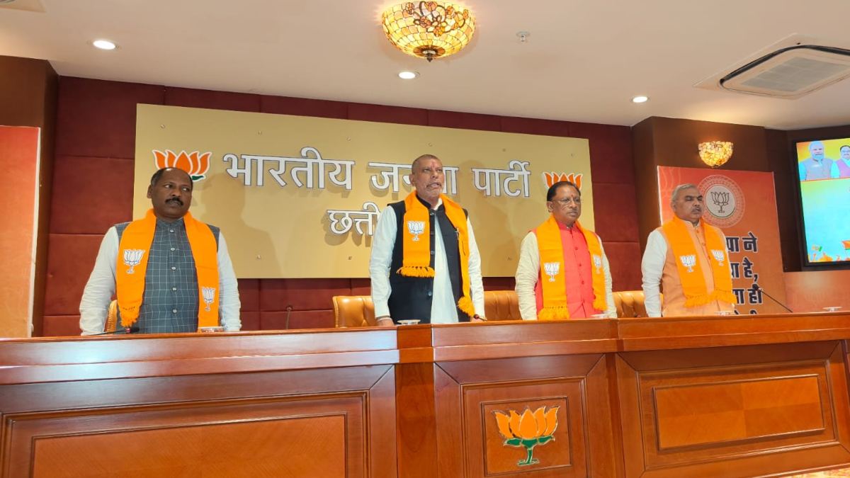 लोकसभा क्लस्टर की बैठक : योजनाओं को निचले स्तर तक पहुंचाने CG में होगा ‘गांव चलो अभियान’ का शुभारंभ, प्रत्याशियों के नामों को लेकर किरण देव ने कही ये बात