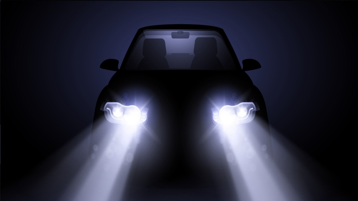 High Beam Light : हाई बीम पर चलाते हैं कार तो हो जाएं सतर्क, नहीं तो होगा बड़ा नुकसान