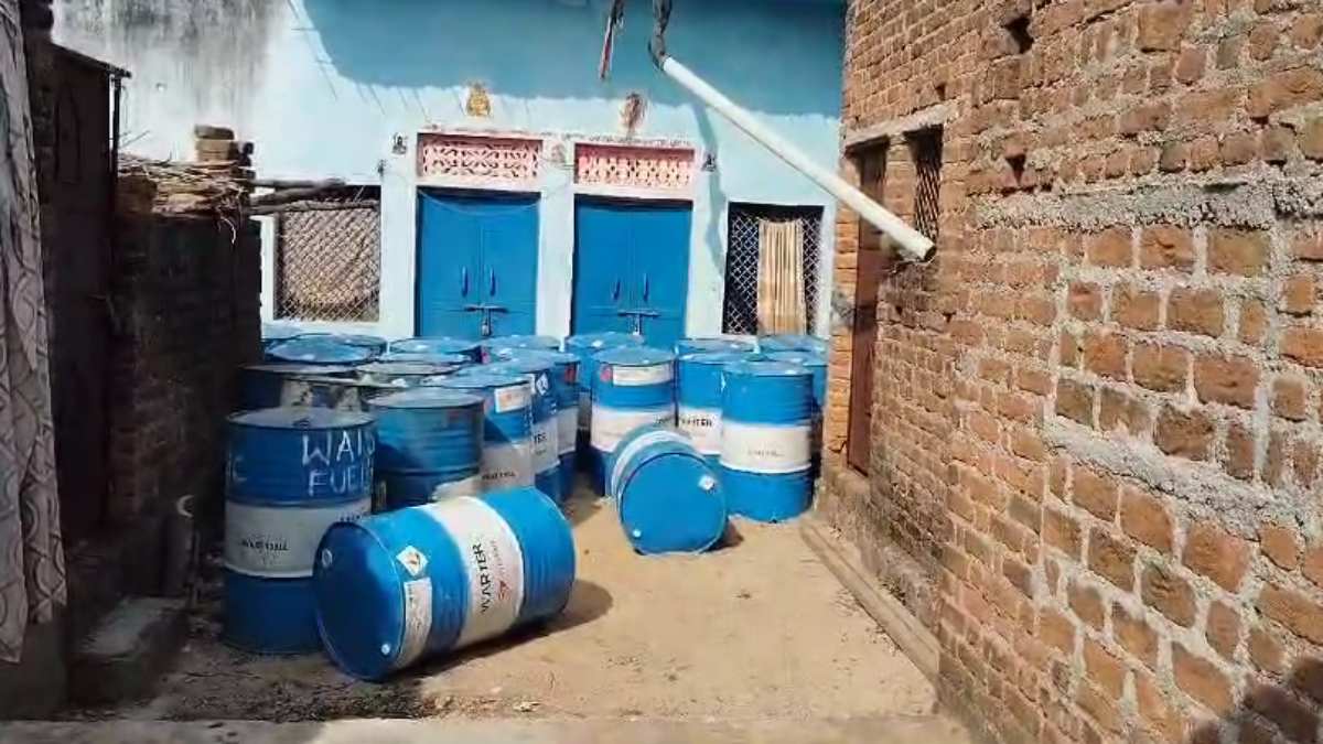 रिहायशी क्षेत्र में Aviation fuel का अवैध भंडारण: लाेगों में दहशत का माहौल, एयरपोर्ट डायरेक्टर ने फ्लाइंग एकेडमी को थमाया नोटिस