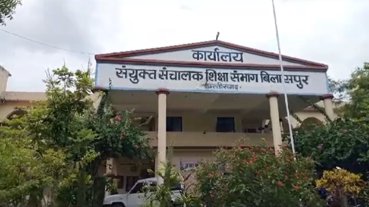 CG NEWS : विधानसभा में लगे प्रश्न के लिए समय पर जानकारी नहीं दे पाए अधिकारी, चार डीईओ को शिक्षा विभाग ने थमाया नोटिस