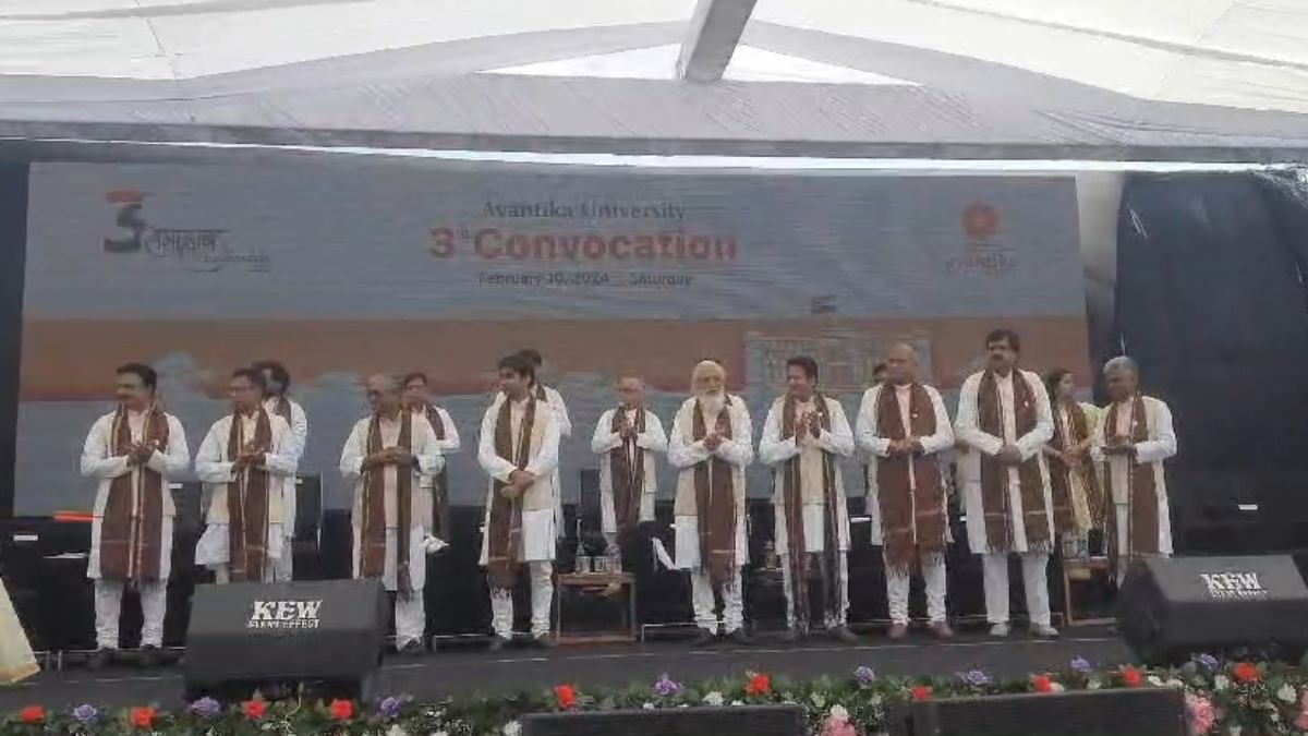अवंतिका विश्वविद्यालय में दीक्षांत समारोह: प्रतिभाओं को मिली उड़ान, 141 स्नातकों को किया गया सम्मानित