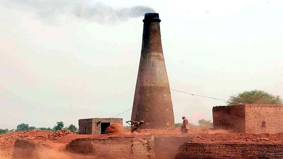 Odisha News : ईंट भट्ठे में दम घुटने से 7 वर्षीय बच्चे समेत 4 लोगों की मौत