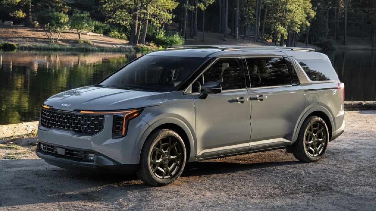 2025 Kia Carnival HEV : किआ कार्निवल के नए मॉडल से उठा पर्दा, जानिए किन खूबियों से है लैस