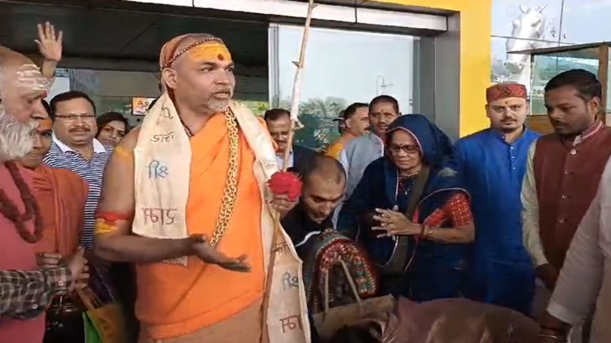 CG पहुंचे शंकराचार्य : लोकसभा चुनाव को लेकर कहा- गौहत्या बंद करने के लिए शपथ पत्र दें पार्टियां, यह कर सकते हैं तो स्वागत है… चंदखुरी में श्रीराम की मूर्ति बदलने को लेकर कही ये बात