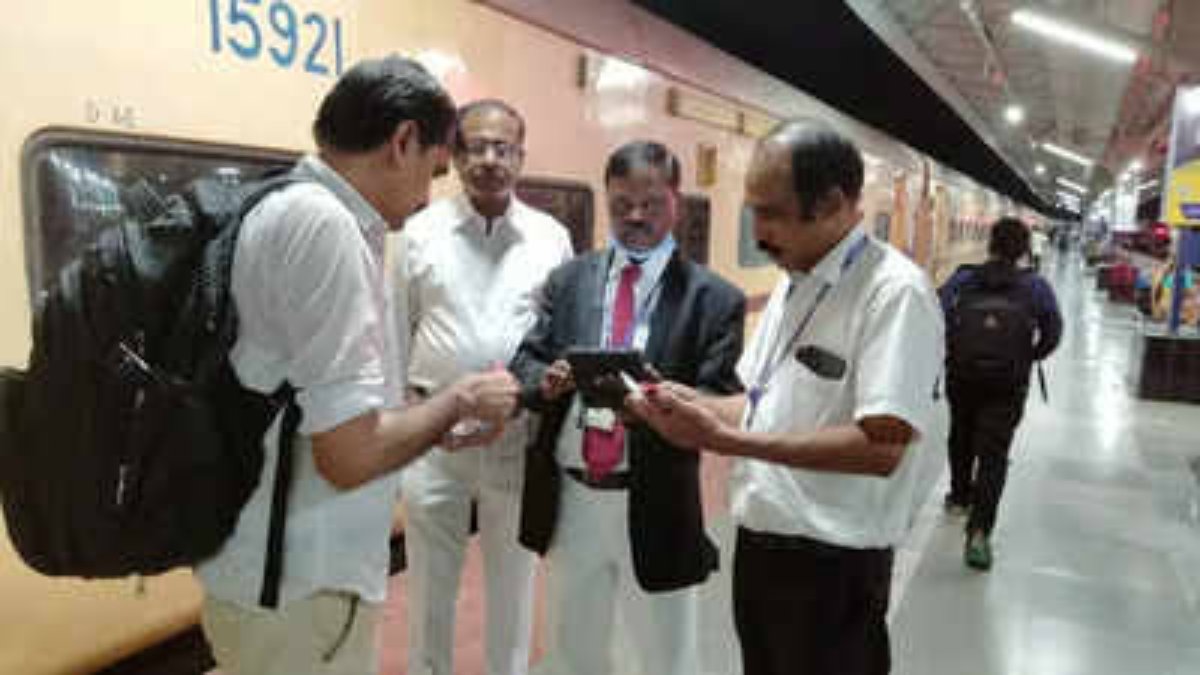 रेल यात्री हो जाएं सावधान : रेलवे ने शुरू किया स्पेशल टिकट चेकिंग अभियान, बिना Ticket और MST धारकों पर रहेगी विशेष नजर