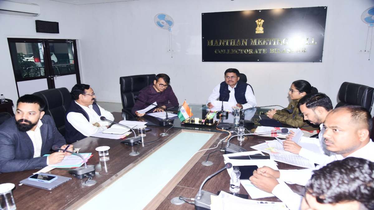 CG में लापरवाहों पर एक्शन : 3 साल से ज्यादा समय से स्कूल नहीं आ रहे 20 शिक्षक और कर्मचारी, कलेक्टर ने सभी का किया सेवा समाप्त