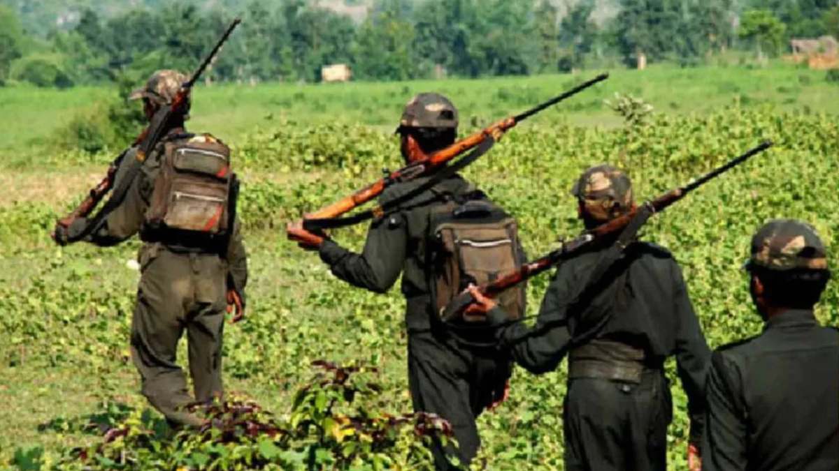 CG NEWS : अगवा किए गए ठेकेदार और मजदूरों को नक्सलियों ने किया रिहा, एक ने अपने पिता को बताया- सुरक्षित हूं… आ रहा हूं…